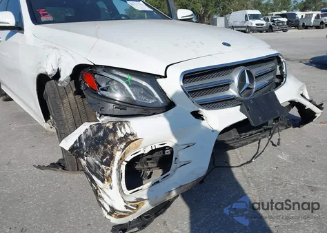 2018 Mercedes-Benz E 300 4Matic z USA, uszkodzony, nr VIN WDDZF4KB3JA421952